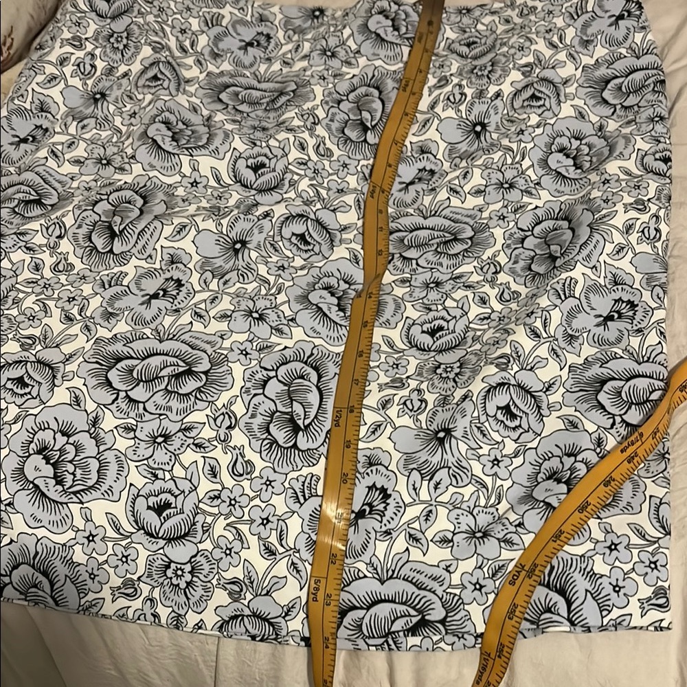 Ann Taylor Black and White Pencil Skirt Knee-Length Work - Picture 7 of 7